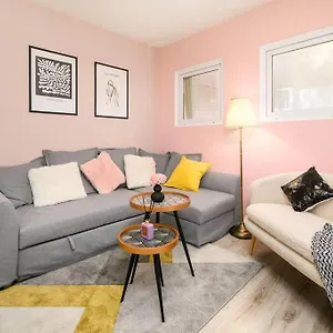 https://5min-to-liberty-bridge-free-parking-lovely-home.inbudapesthotels.com